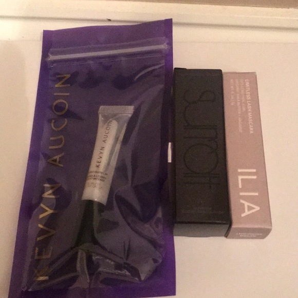 Makeup Sample Set - Picture 1 of 6